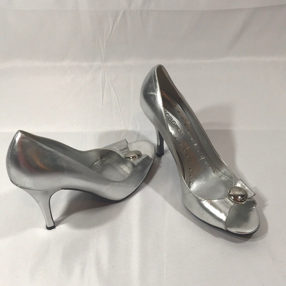 🍷3/$17 BCBG silver metallic peep toe heels - Picture 6 of 7